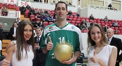 Ανανέωσε με Ούνιξ ο Έιντσον