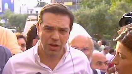 Παρέμβαση Τσίπρα στην ΕΡΤ: Ο κόσμος να μείνει έξω από το Ραδιομέγαρο