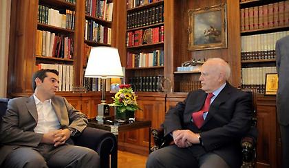 Τσίπρας:Ο Πρόεδρος της Δημοκρατίας δεν είναι κλητήρας, Παπούλιας:Περιορισμένες οι δυνατότητές μου