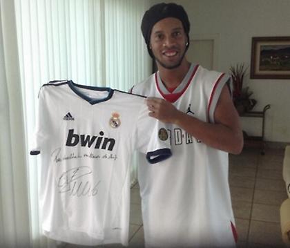 Το δώρο του Κριστιάνο στον Ροναλντίνιο