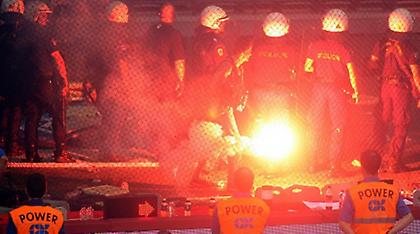 Η στιγμή της επίθεσης στον πάγκο του ΠΑΟ (video)