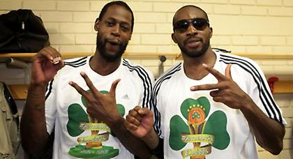 Οι Πρωταθλητές, οι μάγκες και οι αγκαλιές! (vid)