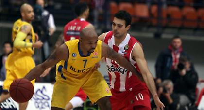 Μένουν στη Μακάμπι Χίκμαν, Τζέιμς