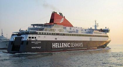 Μετεπιβιβάζονται μεσοπέλαγα οι επιβάτες του «Νήσος Μύκονος»