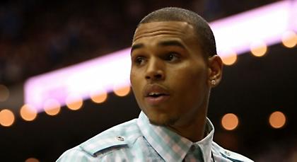 Ο μπασκετμπολίστας που… κάρφωσε τραγουδιστή