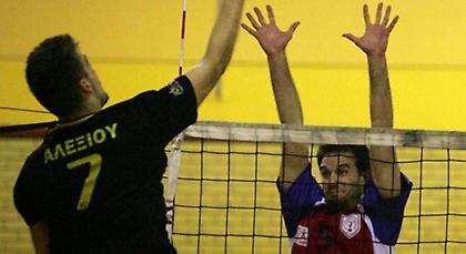 Μένει στον Φοίνικα ο Τσέργας