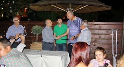 Γιόρτασαν την παραμονή στα… μεγάλα σαλόνια