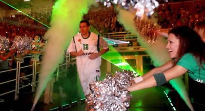 Η... σκούπα και ο Νότης