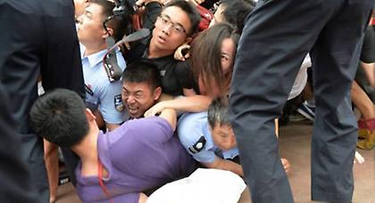 Ποδοπατήθηκαν για τον Μπέκαμ! (photos)