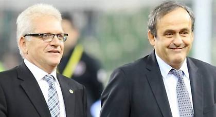 Ερωτήματα… άνευ άδειας!