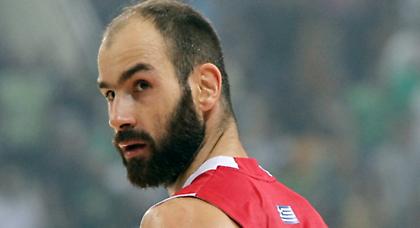 Ο αρχηγός και τα «εργαλεία»