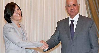 Επεισοδιακή αλλαγή σκυτάλης στο Ψευδοκράτος