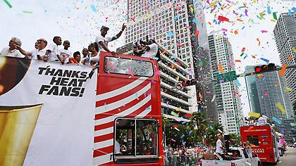 Αποθέωση για τους πρωταθλητές (video)