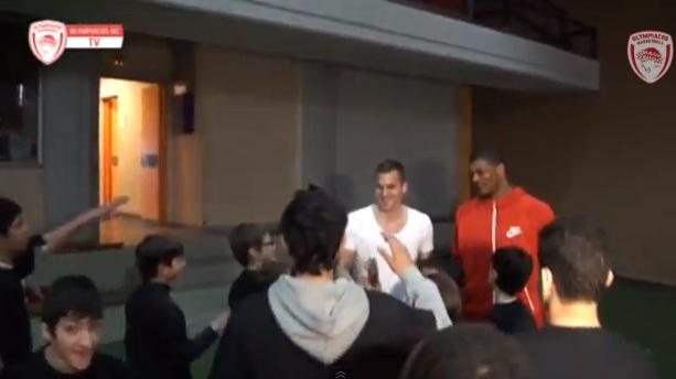 Ο Ολυμπιακός κοντά στον άνθρωπο (video)