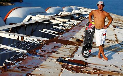 Waterski σε ένα από τα πλέον φημισμένα ναυάγια της Ελλάδας