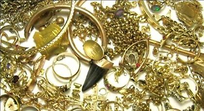 Έκρυβαν στα εσώρουχά τους χρυσαφικά αξίας 45.000 ευρώ