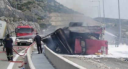 Φωτιά σε βυτιοφόρο στην Αθηνών - Λαμίας