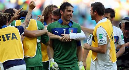 «Superman» ο Μπουφόν!