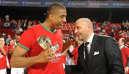 Ανανέωσε με Κουμπάν ο Χέντριξ