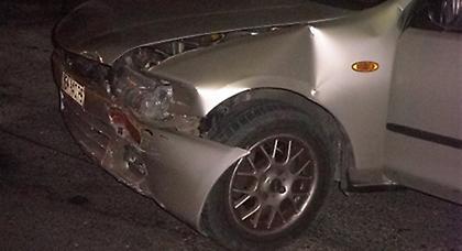 Αυτοκίνητο «καρφώθηκε» σε μάντρα