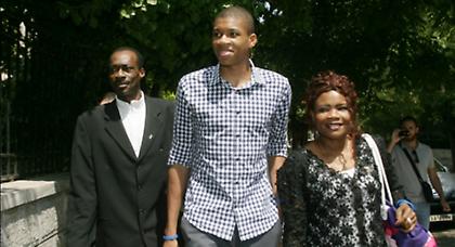 Μιχαλολιάκος: «Ποιος Αντετοκούνμπο; Και ένας χιμπατζής σηκώνει σημαία»