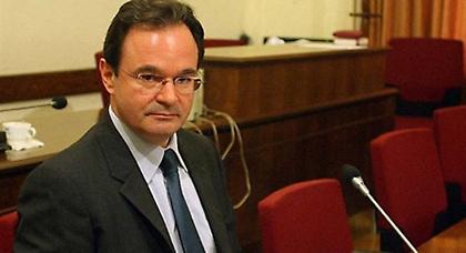 Δίωξη Παπακωνσταντίνου για τρία κακουργήματα ζητά η Βουλή