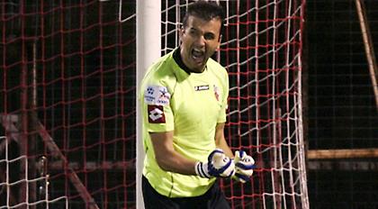 Συνεχίζει με Γκίτκο