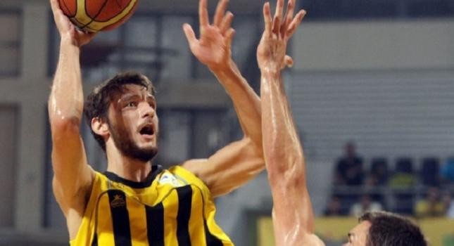 Παραμένει ο Τσακαλέρης