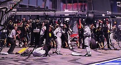 Ατύχημα με καμεραμάν στη Formula 1 (video)