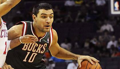 Στους Μπακς ξανά ο Ντελφίνο