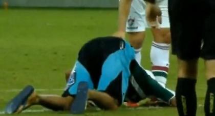 Φίλησε τα… πόδια του Φρεντ! (video)