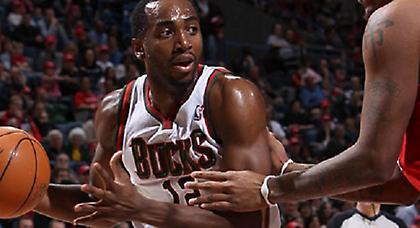 Στους Κινγκς ο Εμπά α Μουτ