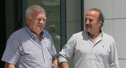 Ο ένας υποχώρησε, ο άλλος επιμένει…