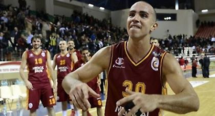 Υπέγραψε στη Γαλατά ο Αρόγιο