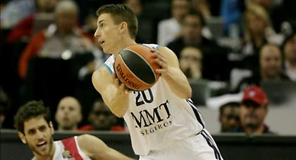 Κοντά στην παραμονή ο Κάρολ, σειρά άλλοι δύο