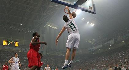 Όταν ο Σπανούλης είχε καρφώσει απέναντι στον Ολυμπιακό (Video)