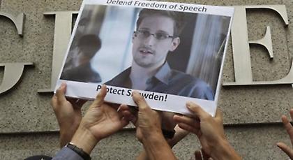 Φεύγει από το αεροδρόμιο της Μόσχας ο Σνόουντεν