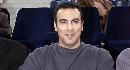 Ο Νίκος Γκάλης παίζει ρακέτες στην παραλία