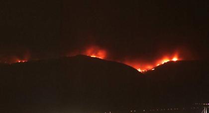 Μεγάλη φωτιά σε δύσβατο σημείο στην Πάρνηθα