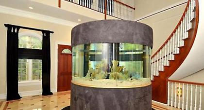 Ο μπασκετμπολίστας πουλά το σπίτι με τους καρχαρίες