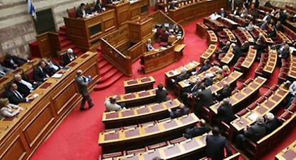 Εκβιάζουν τους βουλευτές για να λένε «ναι» στα Μνημόνια