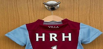 Η πρώτη εμφάνιση του μικρού!