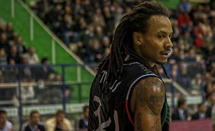 Περιμένει για Μος, κοιτάζει κι αλλού