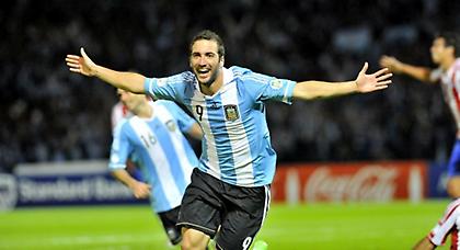 Τα βρίσκει με τη Νάπολι και υπογράφει