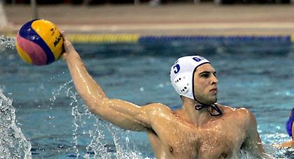 Τους «έπνιξε» και προχωρά