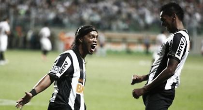 Ο Ροναλντίνιο (συνεχίζει να) γράφει ιστορία!