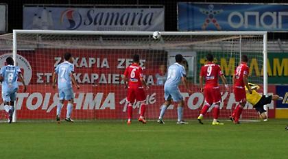 Ανεβαίνει και το δείχνει