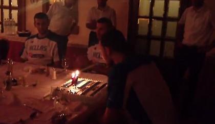 Η τούρτα στον Μαυροκεφαλίδη (video)