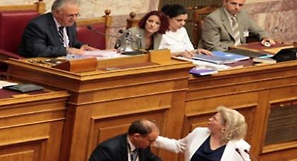 Η χυδαιότητα της Χρυσαυγίτισας για την κόρη του Δραγασάκη