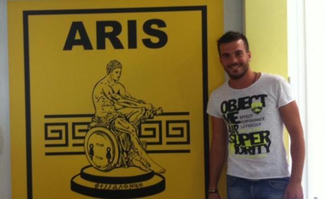 Έπεσαν και οι υπογραφές